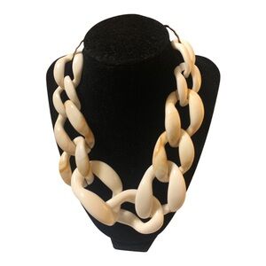 Oversized Acrylic Link Chain Short Necklace 18+’’